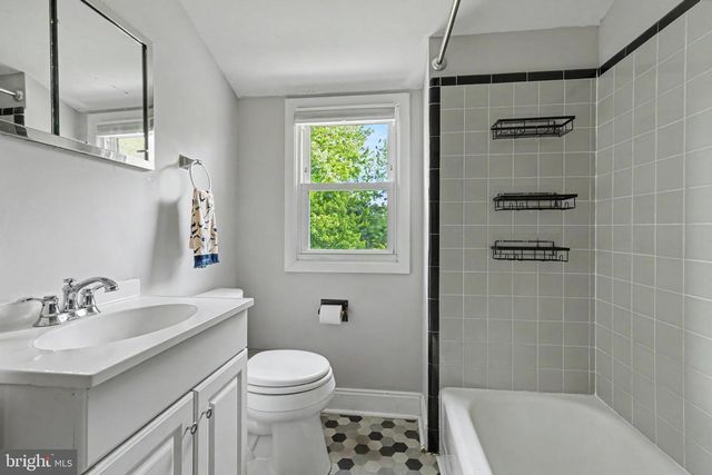 224 UPPER VALLEY RD, North Wales, PA 19454