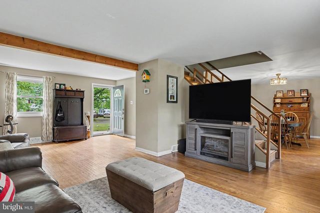 224 UPPER VALLEY RD, North Wales, PA 19454