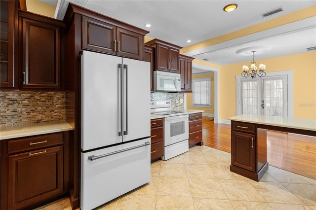 613 E PINE STREET, Orlando, FL 32801