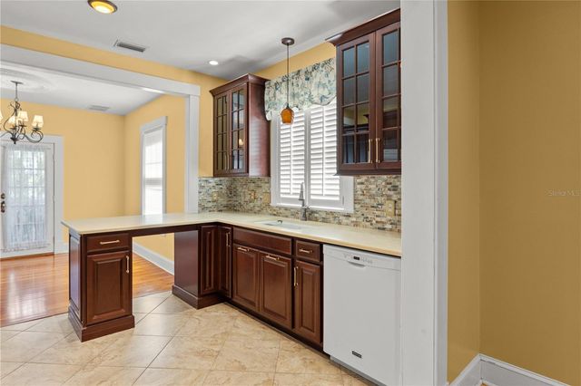 613 E PINE STREET, Orlando, FL 32801