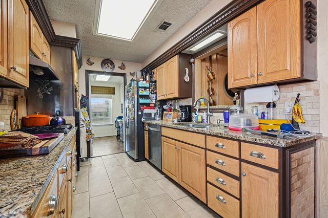 1319 Meadowcrest Drive, Mesquite, TX 75149