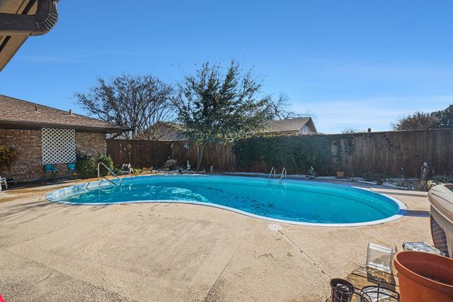 1319 Meadowcrest Drive, Mesquite, TX 75149