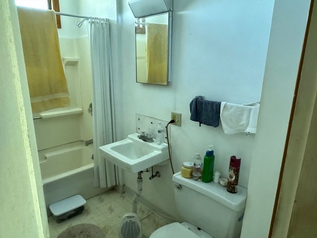 62 Sylvan St, Worcester, MA 01603