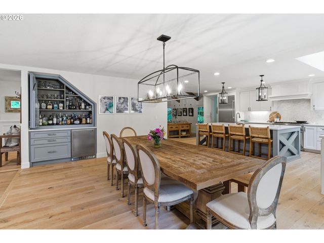 653 VICTORIA Pl, West Linn, OR 97068
