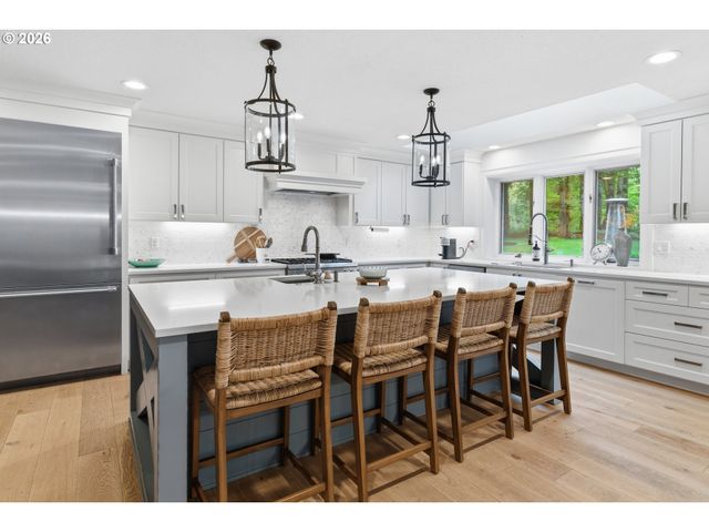 653 VICTORIA Pl, West Linn, OR 97068