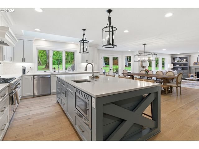 653 VICTORIA Pl, West Linn, OR 97068