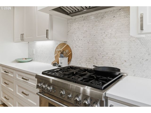 653 VICTORIA Pl, West Linn, OR 97068