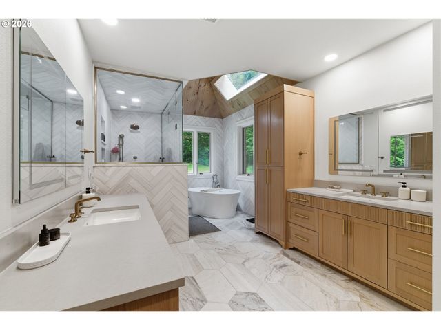 653 VICTORIA Pl, West Linn, OR 97068