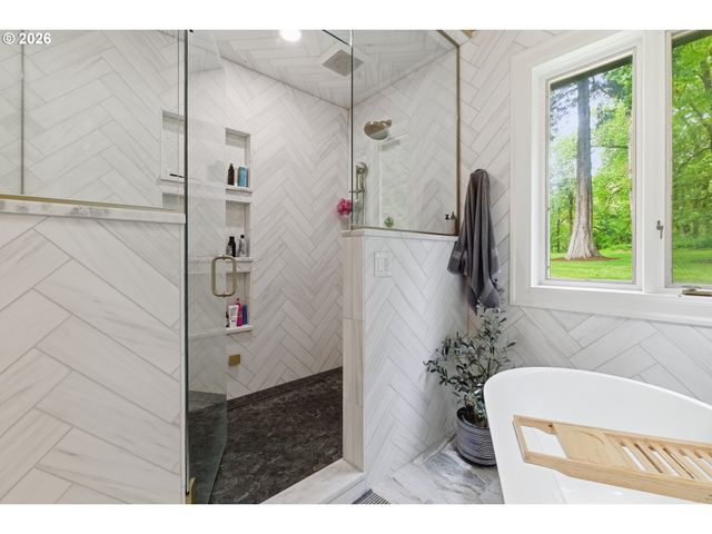 653 VICTORIA Pl, West Linn, OR 97068