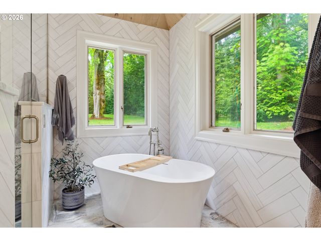 653 VICTORIA Pl, West Linn, OR 97068