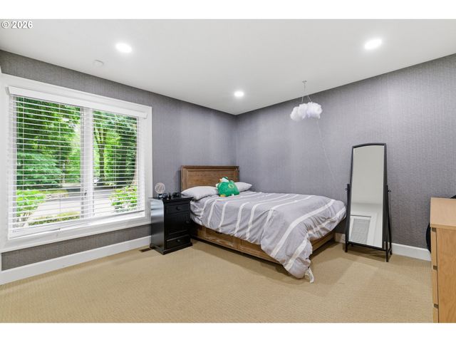 653 VICTORIA Pl, West Linn, OR 97068