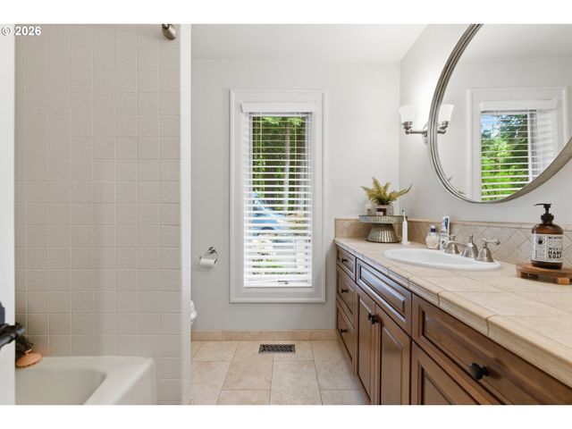 653 VICTORIA Pl, West Linn, OR 97068