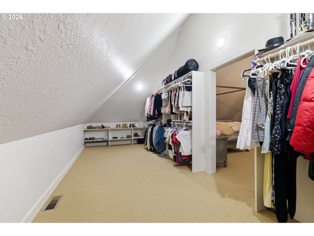 653 VICTORIA Pl, West Linn, OR 97068