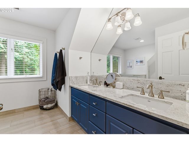 653 VICTORIA Pl, West Linn, OR 97068