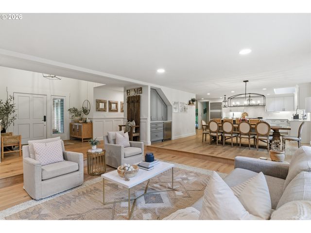 653 VICTORIA Pl, West Linn, OR 97068