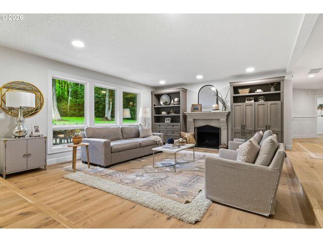 653 VICTORIA Pl, West Linn, OR 97068