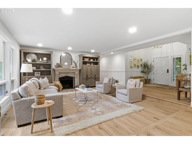 653 VICTORIA Pl, West Linn, OR 97068