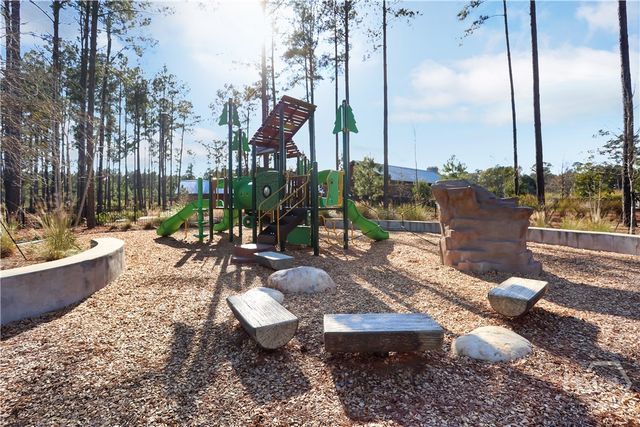 584 Longleaf Drive, Richmond Hill, GA 31324