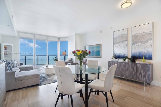 1300 Brickell Bay Dr 3402, Miami, FL 33131
