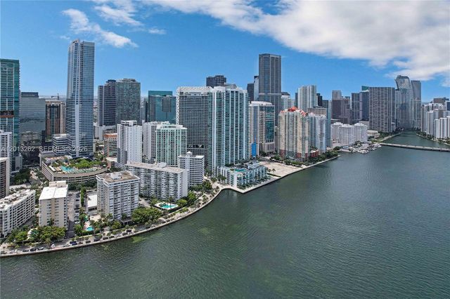 1300 Brickell Bay Dr 3402, Miami, FL 33131