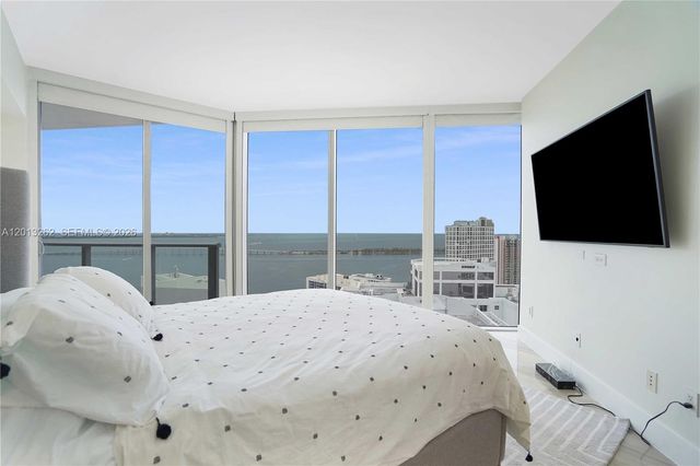 1300 Brickell Bay Dr 3402, Miami, FL 33131