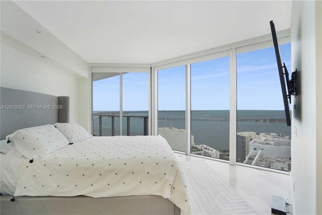 1300 Brickell Bay Dr 3402, Miami, FL 33131
