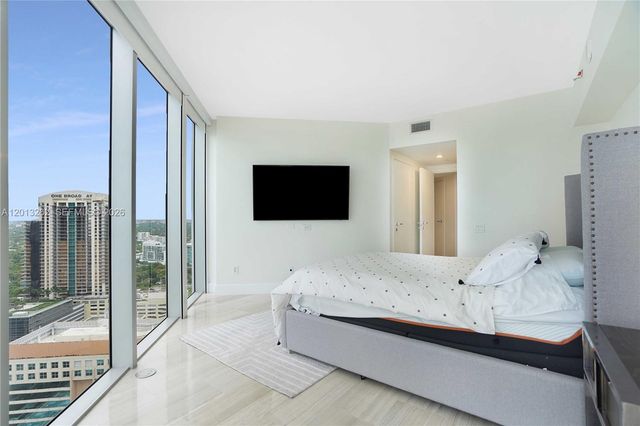 1300 Brickell Bay Dr 3402, Miami, FL 33131