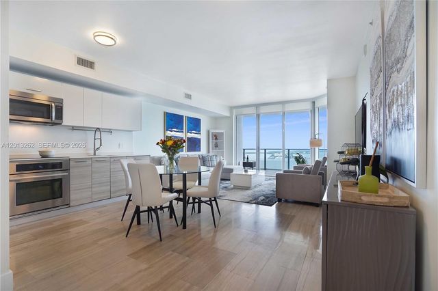 1300 Brickell Bay Dr 3402, Miami, FL 33131