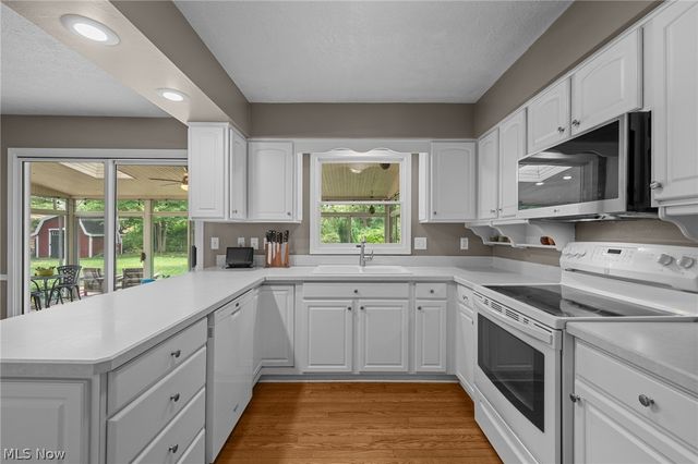 31477 Roberta Drive, Bay Village, OH 44140