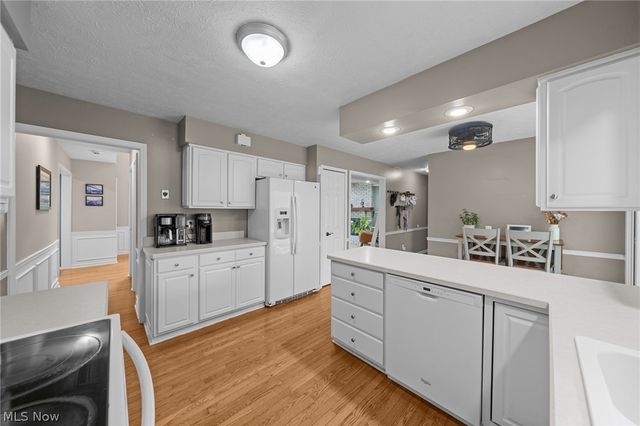 31477 Roberta Drive, Bay Village, OH 44140
