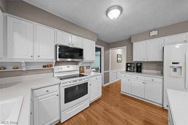 31477 Roberta Drive, Bay Village, OH 44140