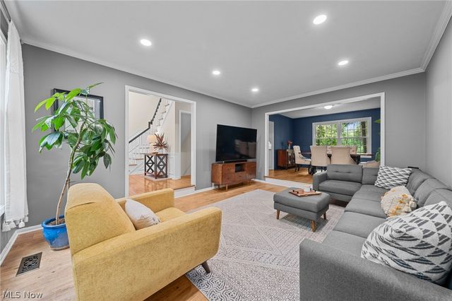 31477 Roberta Drive, Bay Village, OH 44140