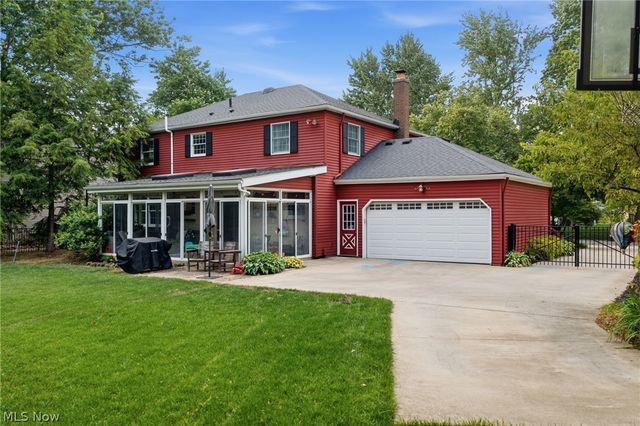 31477 Roberta Drive, Bay Village, OH 44140