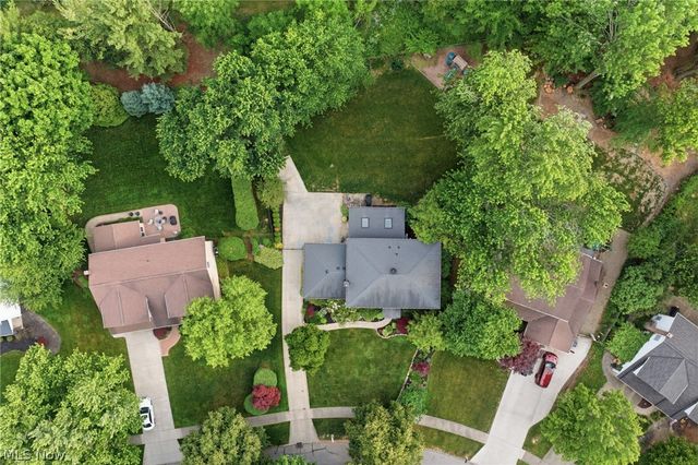 31477 Roberta Drive, Bay Village, OH 44140