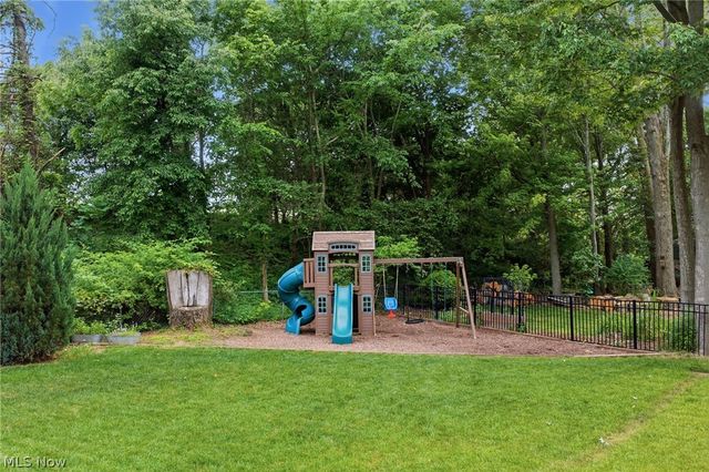31477 Roberta Drive, Bay Village, OH 44140