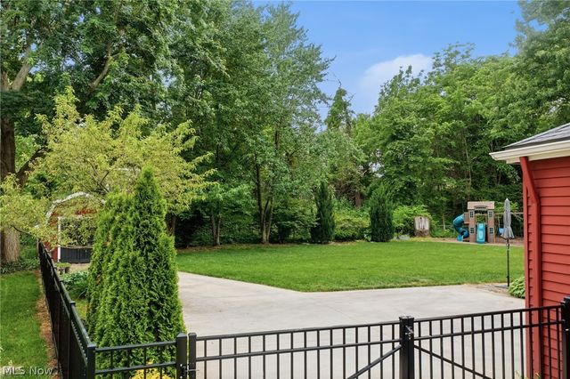 31477 Roberta Drive, Bay Village, OH 44140