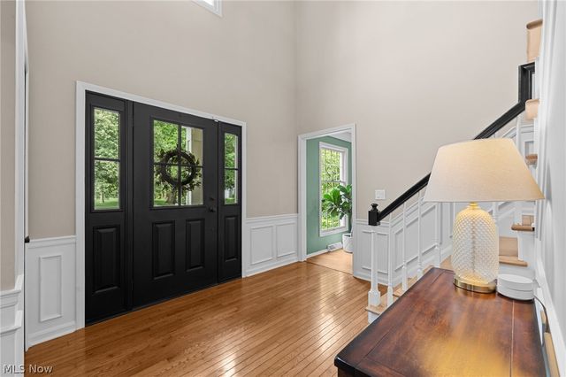 31477 Roberta Drive, Bay Village, OH 44140
