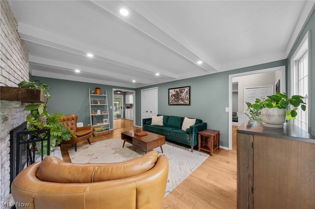 31477 Roberta Drive, Bay Village, OH 44140
