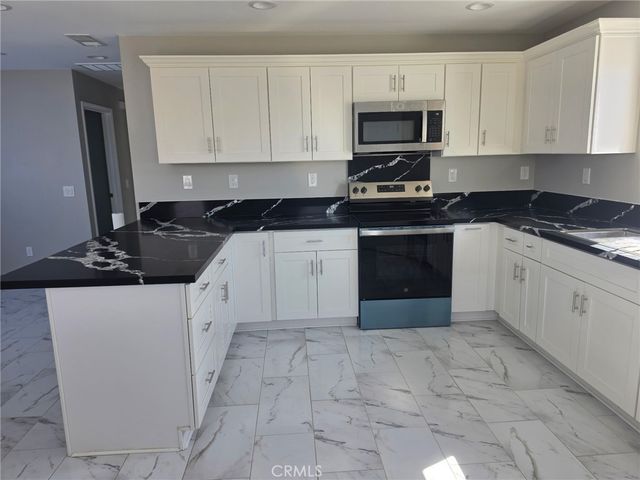 419 W Devonshire Avenue, Hemet, CA 92543