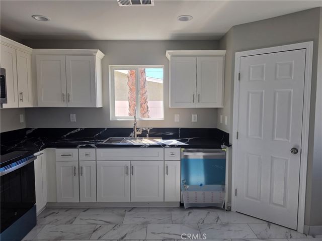 419 W Devonshire Avenue, Hemet, CA 92543