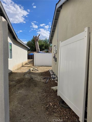 419 W Devonshire Avenue, Hemet, CA 92543