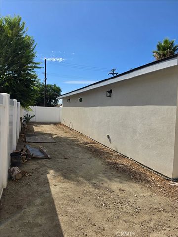 419 W Devonshire Avenue, Hemet, CA 92543