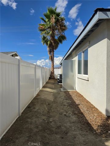 419 W Devonshire Avenue, Hemet, CA 92543