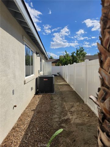 419 W Devonshire Avenue, Hemet, CA 92543