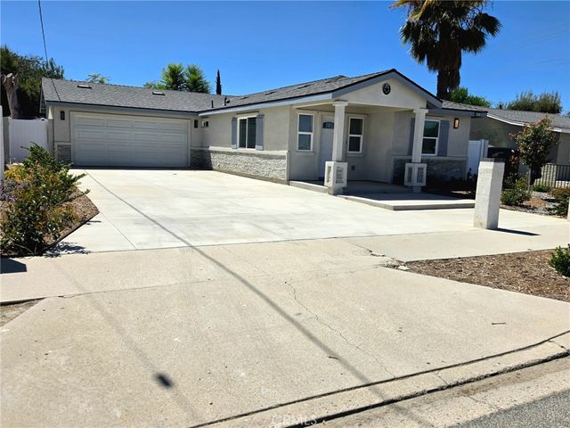 419 W Devonshire Avenue, Hemet, CA 92543