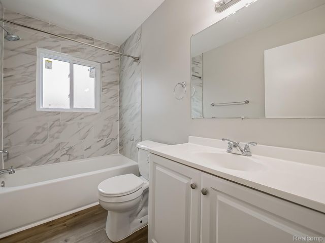 1494 Nancywood Drive 3, Waterford Charter Township, MI 48327