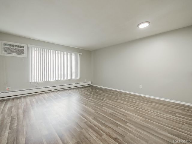 1494 Nancywood Drive 3, Waterford Charter Township, MI 48327