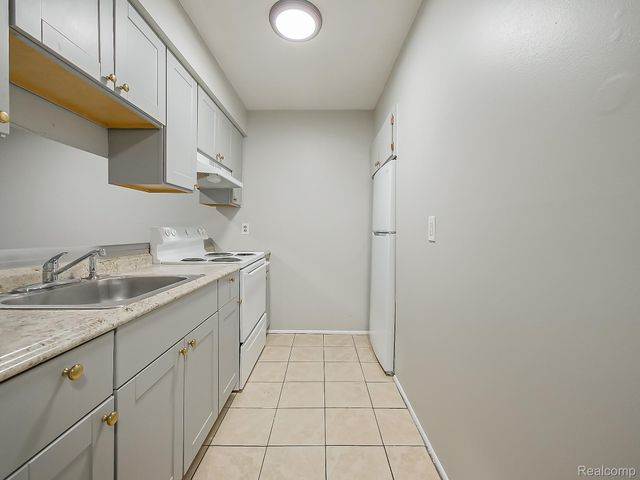 1494 Nancywood Drive 3, Waterford Charter Township, MI 48327