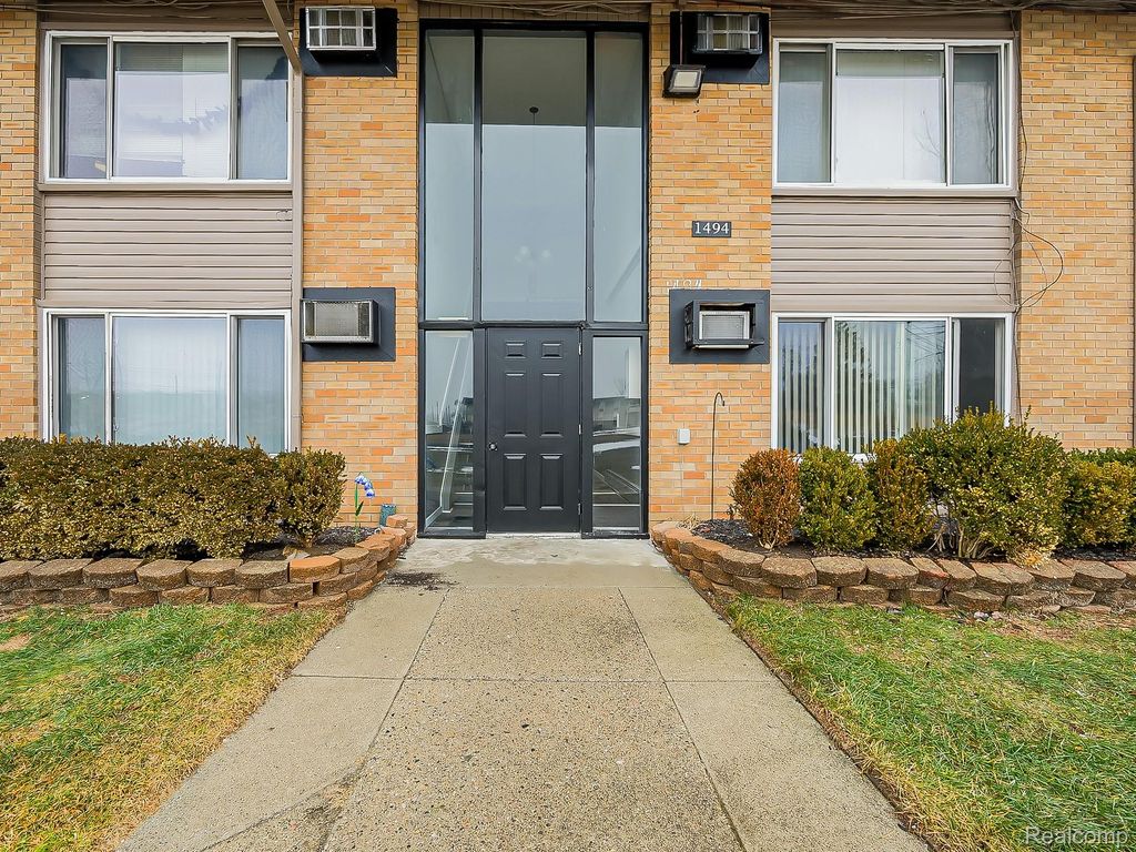 1494 Nancywood Drive 3, Waterford Charter Township, MI 48327