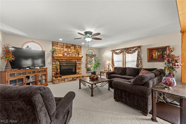4549 Bunker Lane, Stow, OH 44224